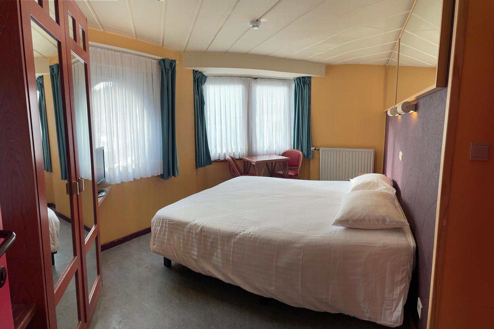 Hotel Les Arcades - La-Roche-En-Ardenne Экстерьер фото